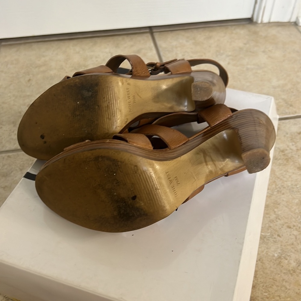 Neutral platform sandal - Picture 3 of 4